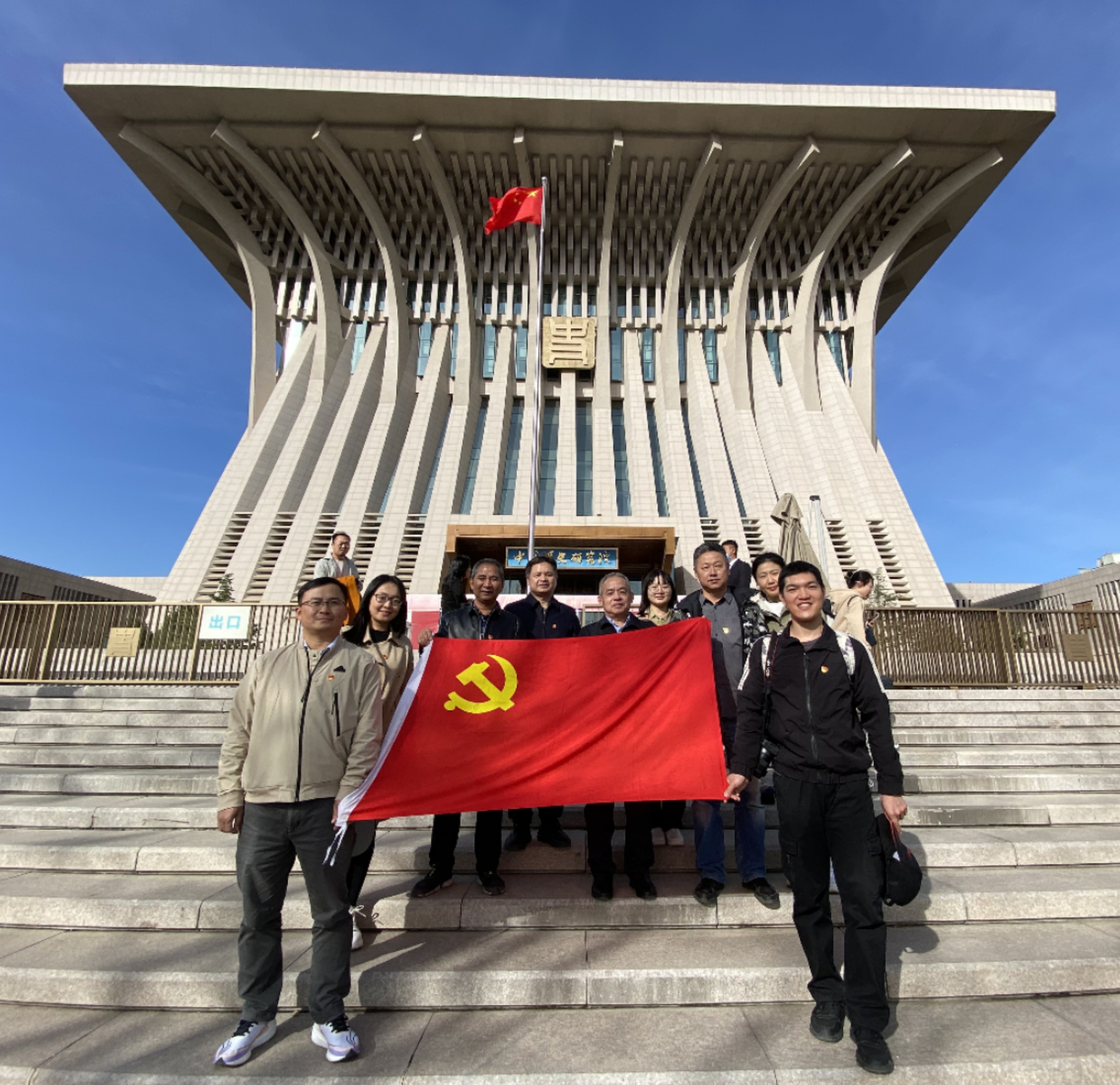 以史為鑒強黨性，領(lǐng)悟初心共前行